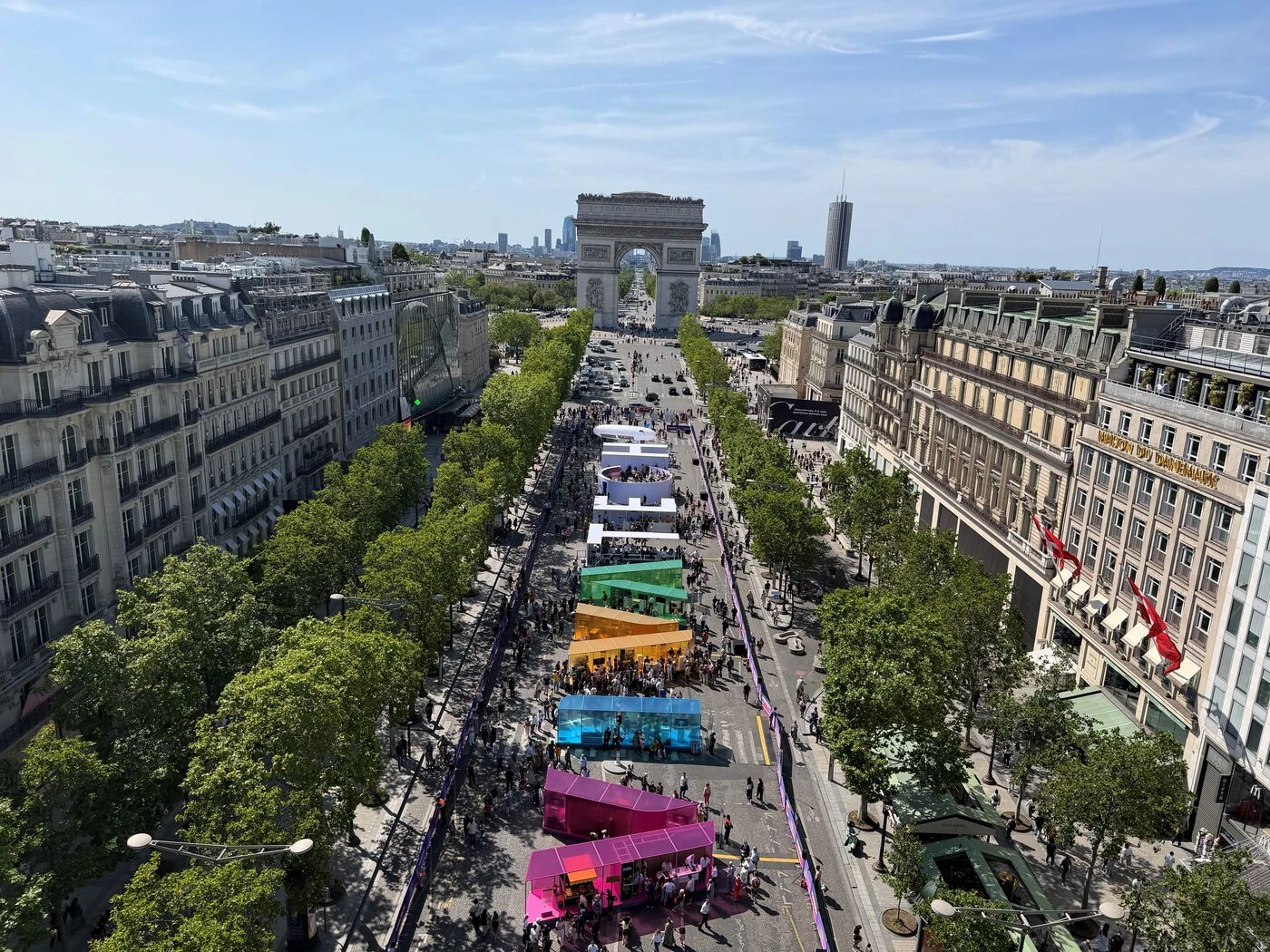 « Il sert à quoi ce robot chien ? » : VivaTech sur les Champs-Élysées, dimanche d’anniversaire réussi
