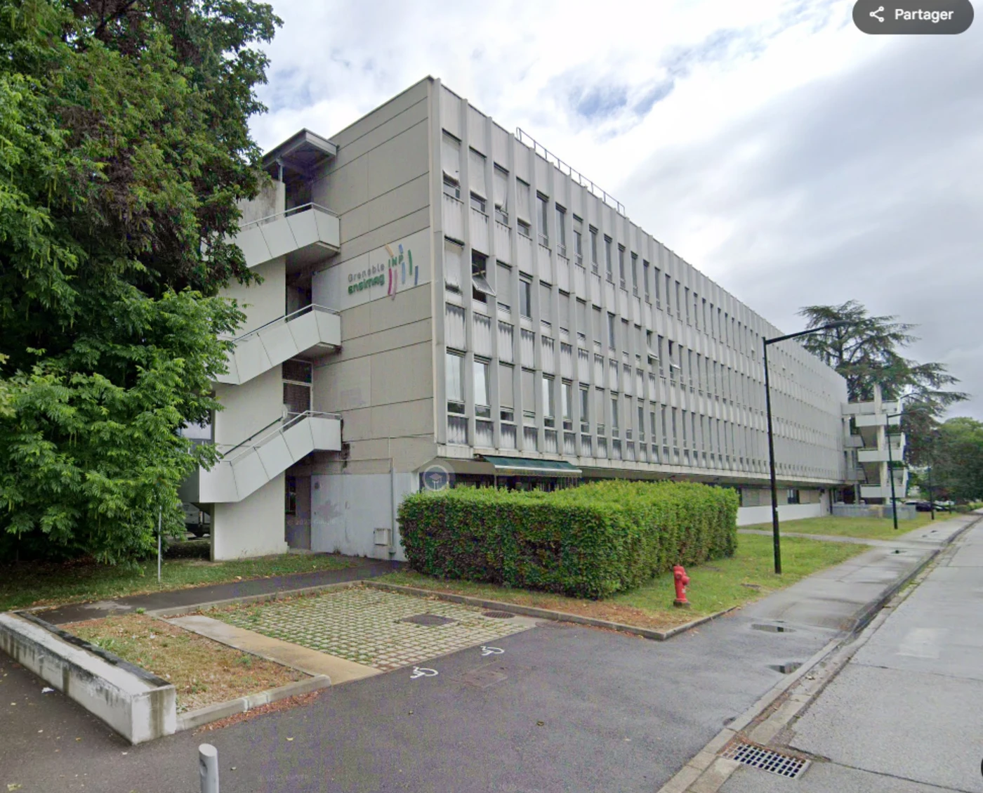 Isère : l’Université de Grenoble compte effacer des messages accusés de véhiculer du « racisme anti-blanc »