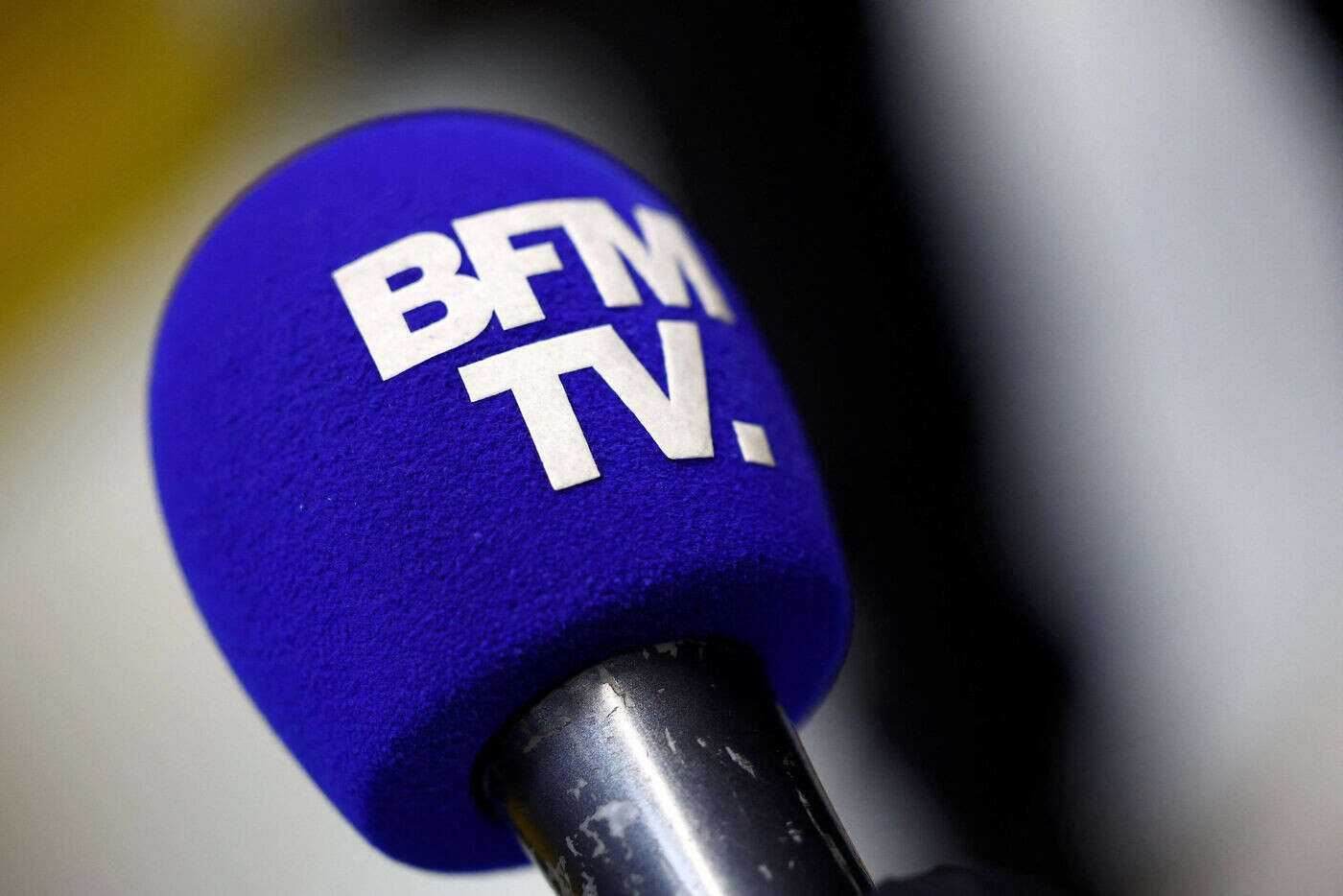 Évreux : deux journalistes de BFMTV agressées en marge d’un direct et conduites aux urgences