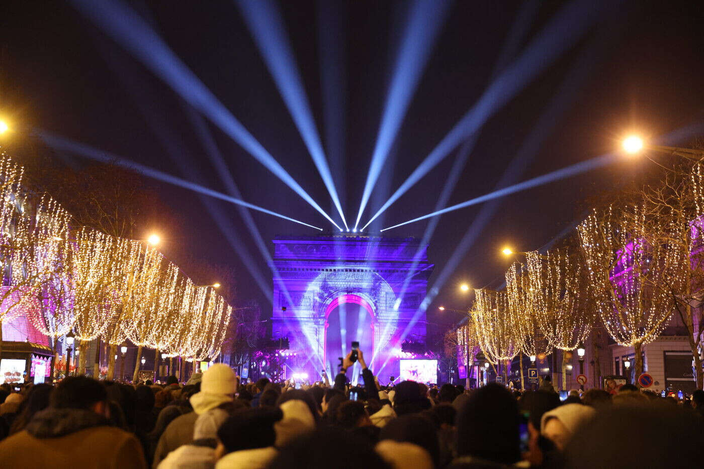 Nouvel an sur les Champs-Elysées : « Paris est incroyable ! », la capitale a brillé aux yeux du monde jusqu’à la fin de 2024