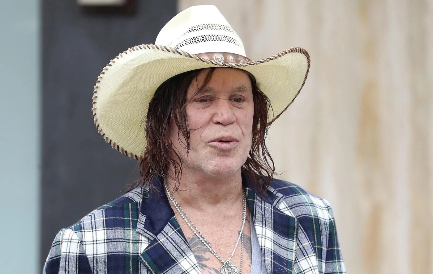 « Un comportement inacceptable » : l’acteur Mickey Rourke expulsé de Big Brother après des propos homophobes
