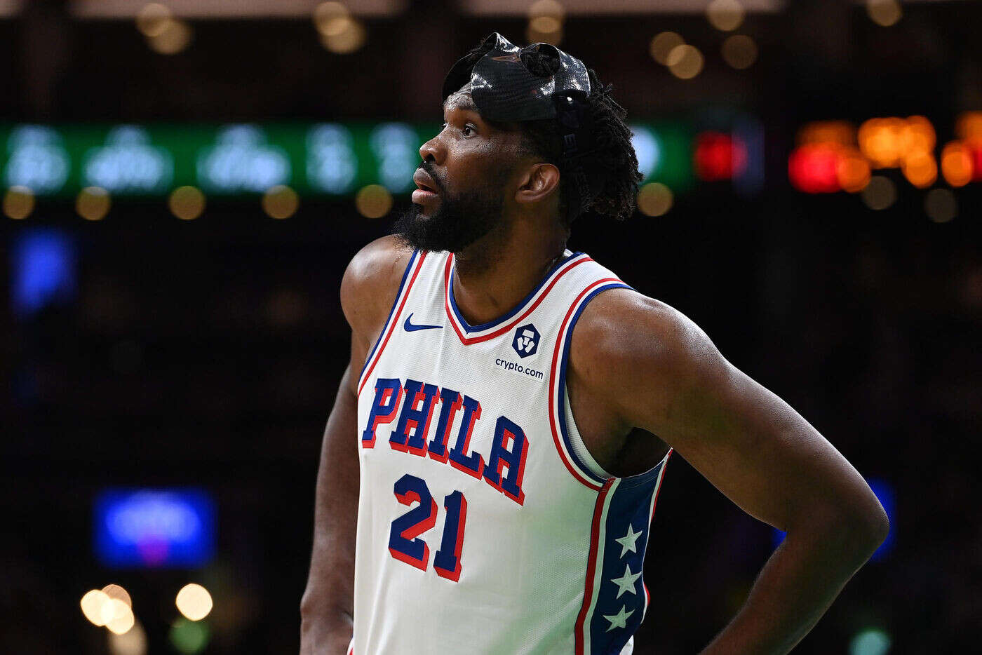 NBA : Joel Embiid écope d’une lourde amende pour un « geste obscène »