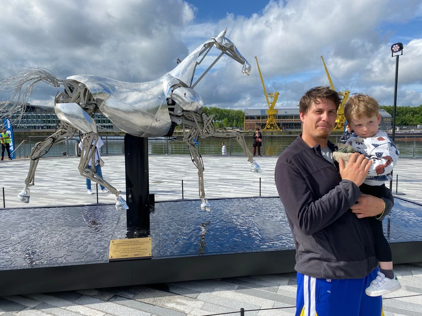 Premiers galops à Rouen pour Zeus, le cheval en métal des JO : « C’est vrai qu’il est magnifique »