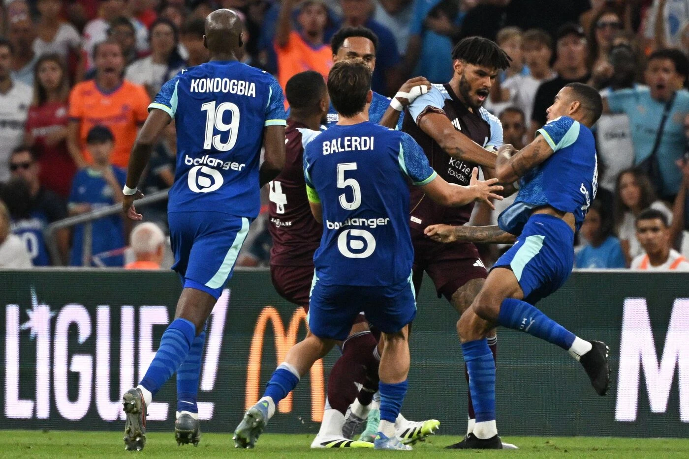 OM : la vidéo de l’accrochage entre Mason Greenwood et Amadou Onana lors du match face à Aston Villa