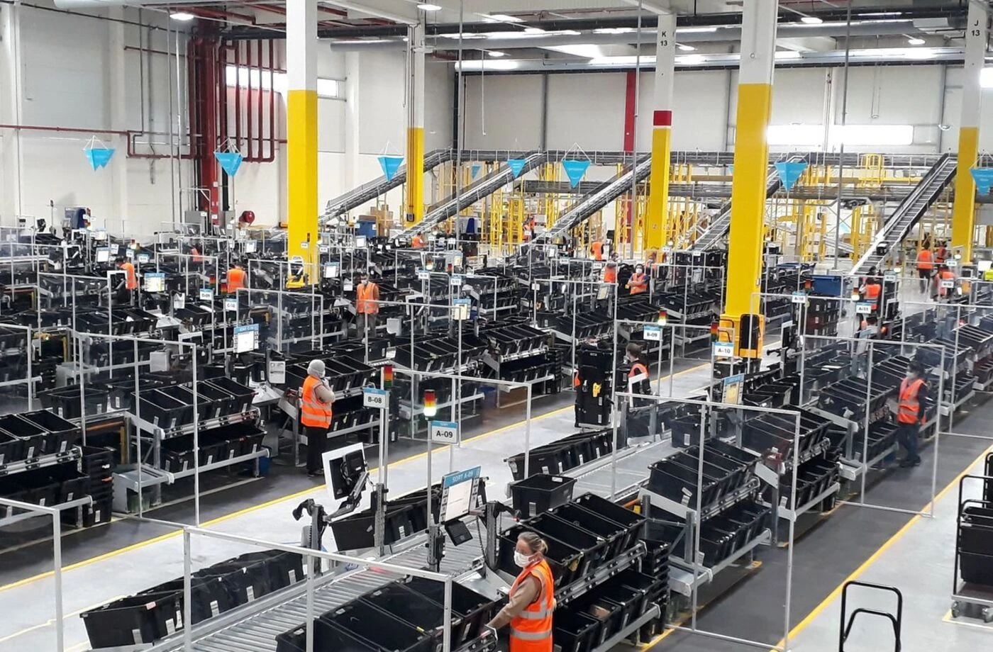 « 90 % des postes ouverts sans diplôme » : comment Amazon va recruter pour son futur site de Beauvais