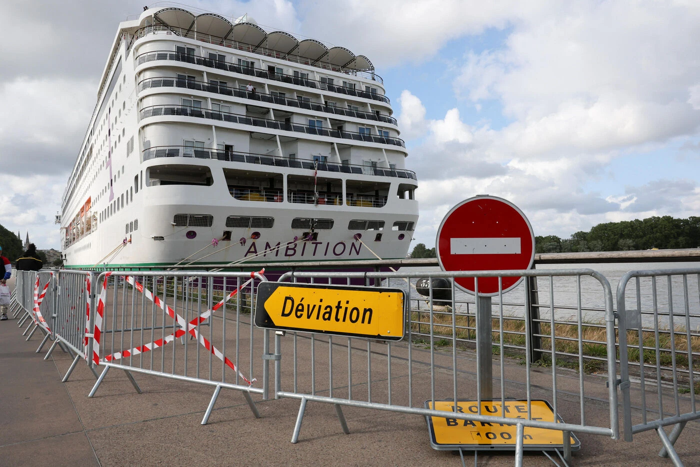Gastro-entérite sur une croisière : le paquebot confiné avec 1700 personnes à bord va pouvoir quitter Bordeaux jeudi soir