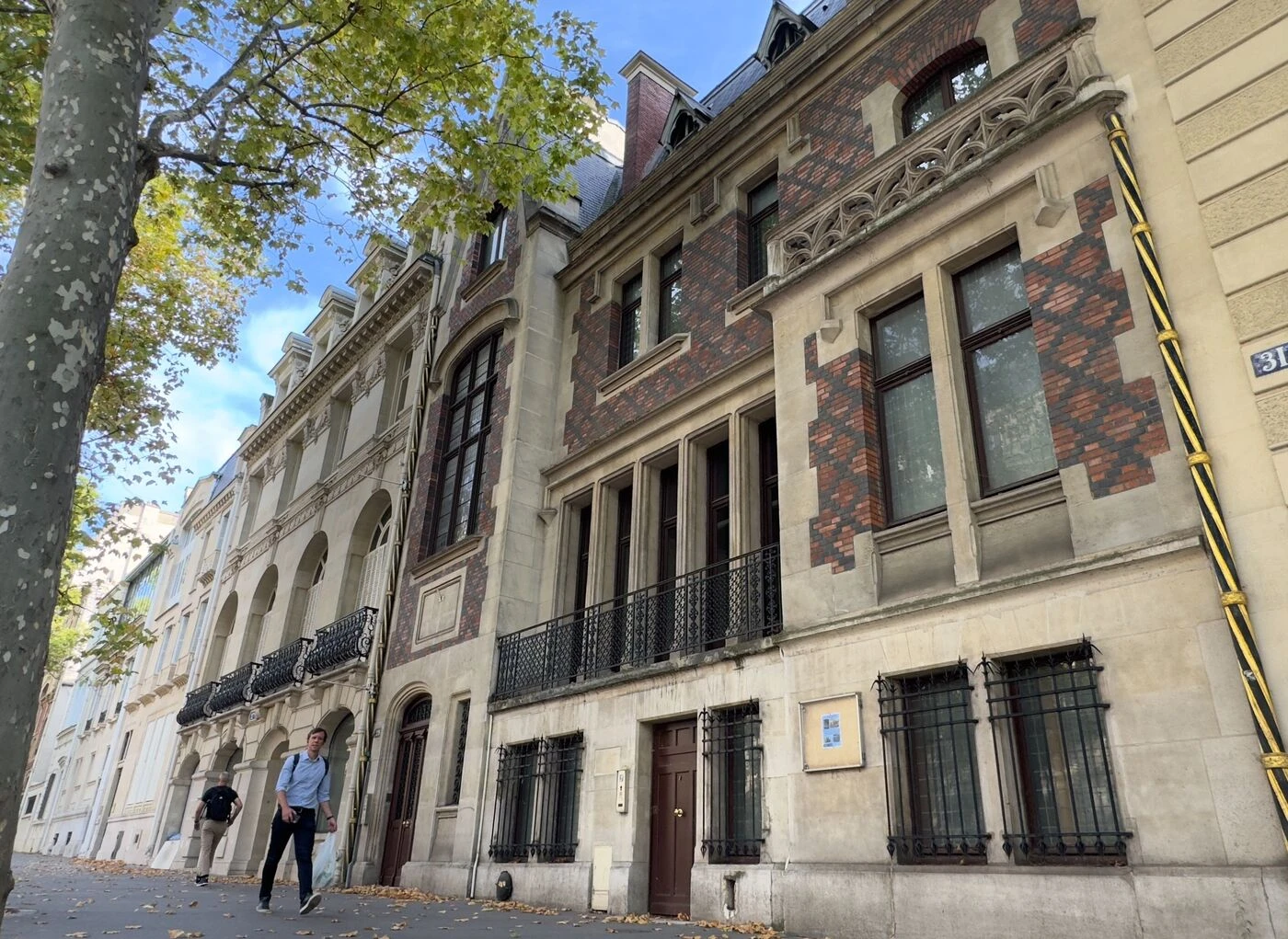 Hôtel particulier à 4,5 millions d’euros : pourquoi Paris peine à vendre son « joyau » du XVIIe arrondissement ?