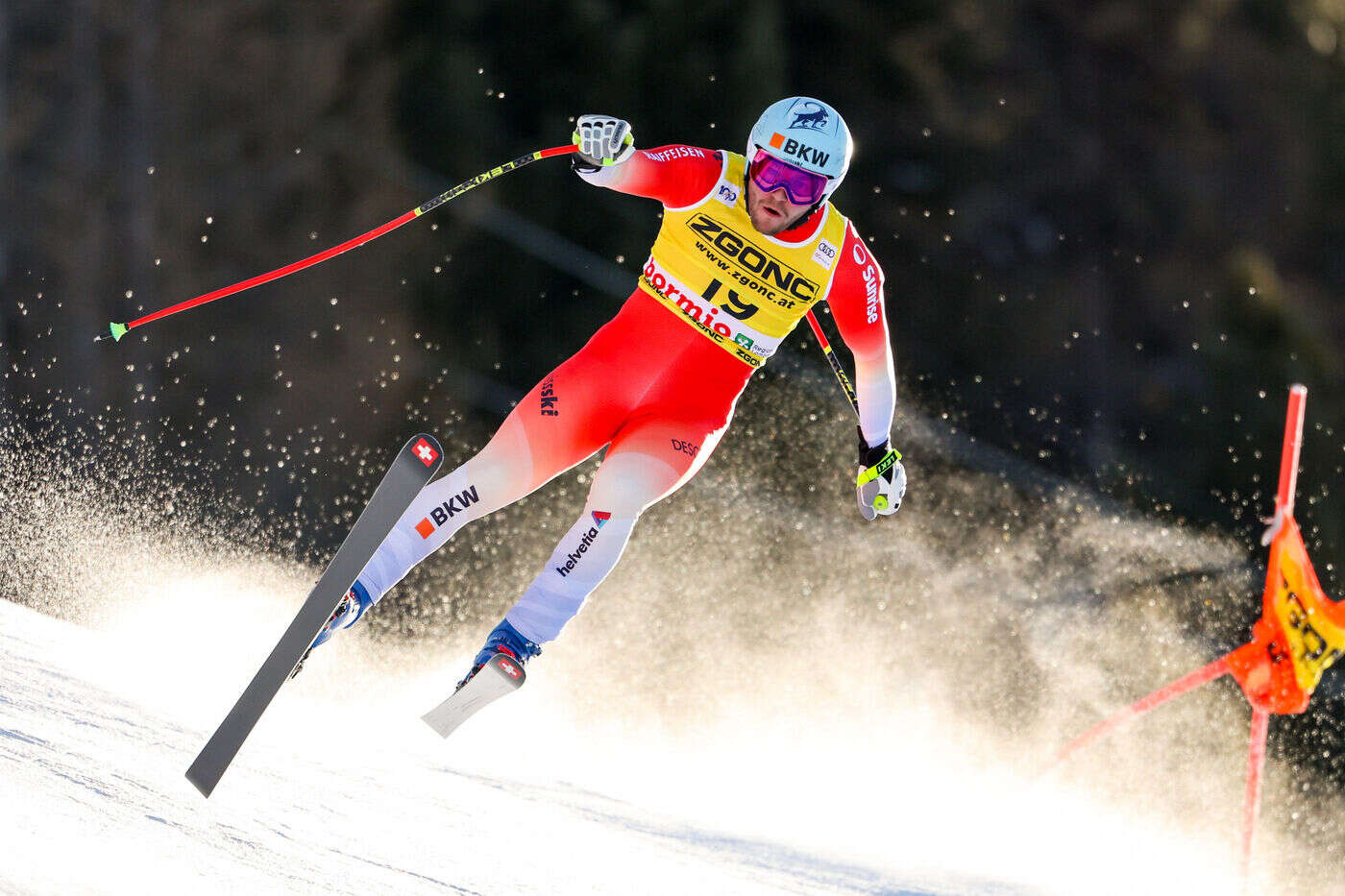 Ski alpin : impressionnante chute du Suisse Rösti au même endroit que Sarrazin, Monney vainqueur