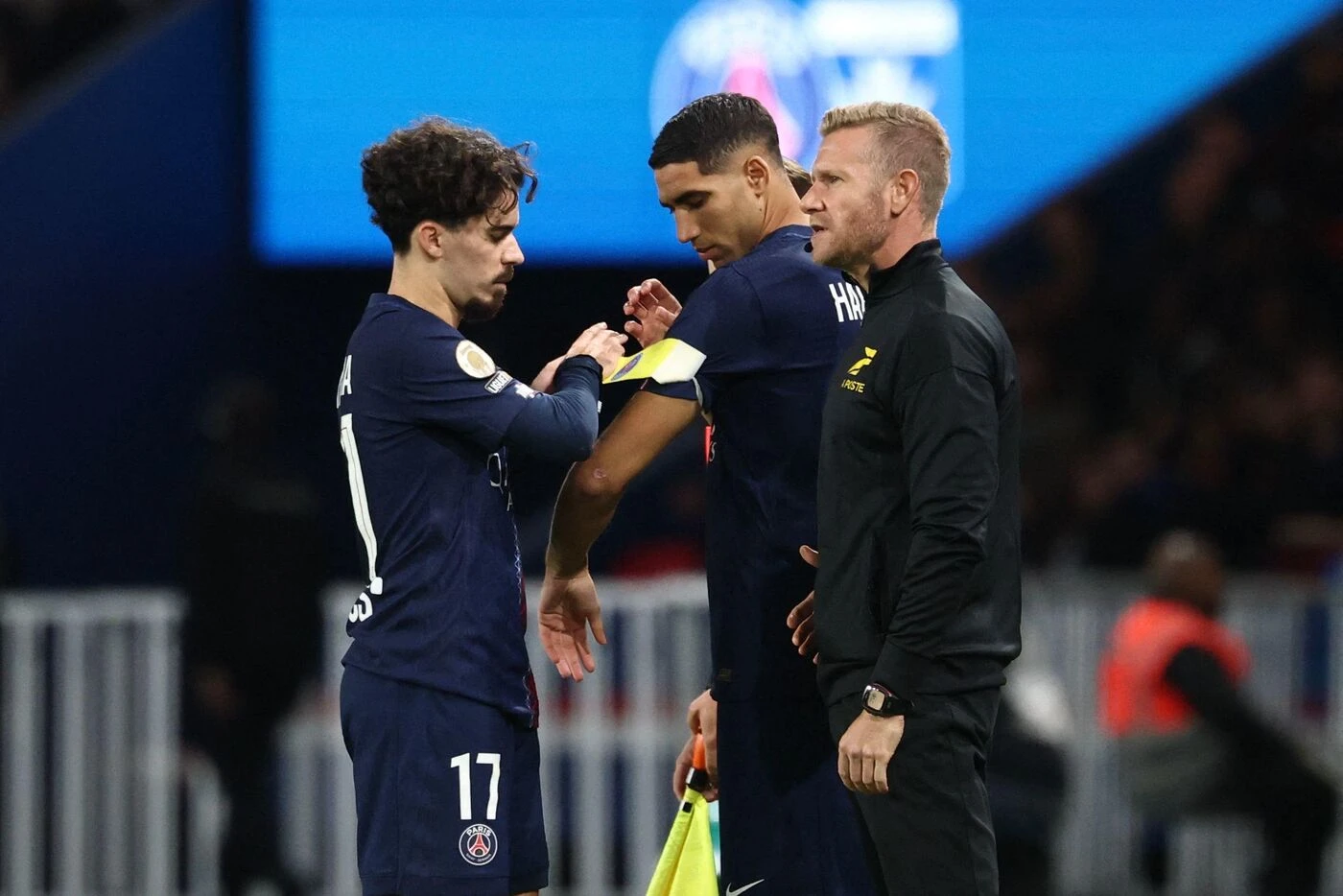 PSG - Auxerre : Vitinha et Kvaratskhelia sortent blessés, à quatre jours d’affronter Barcelone