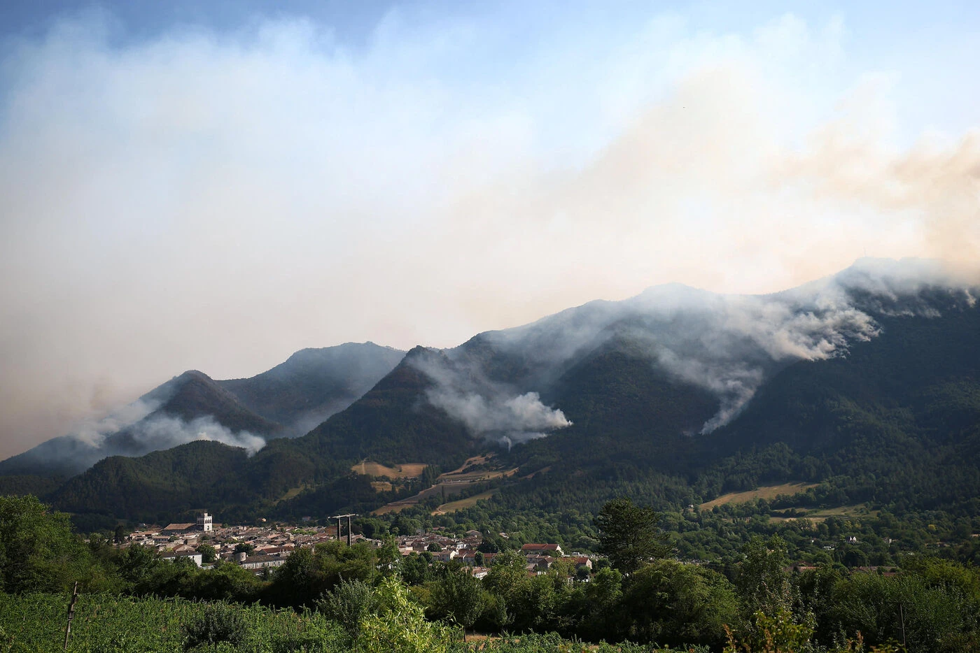 Incendies : 3 700 hectares parcourus dans la Drôme, vigilance maintenue