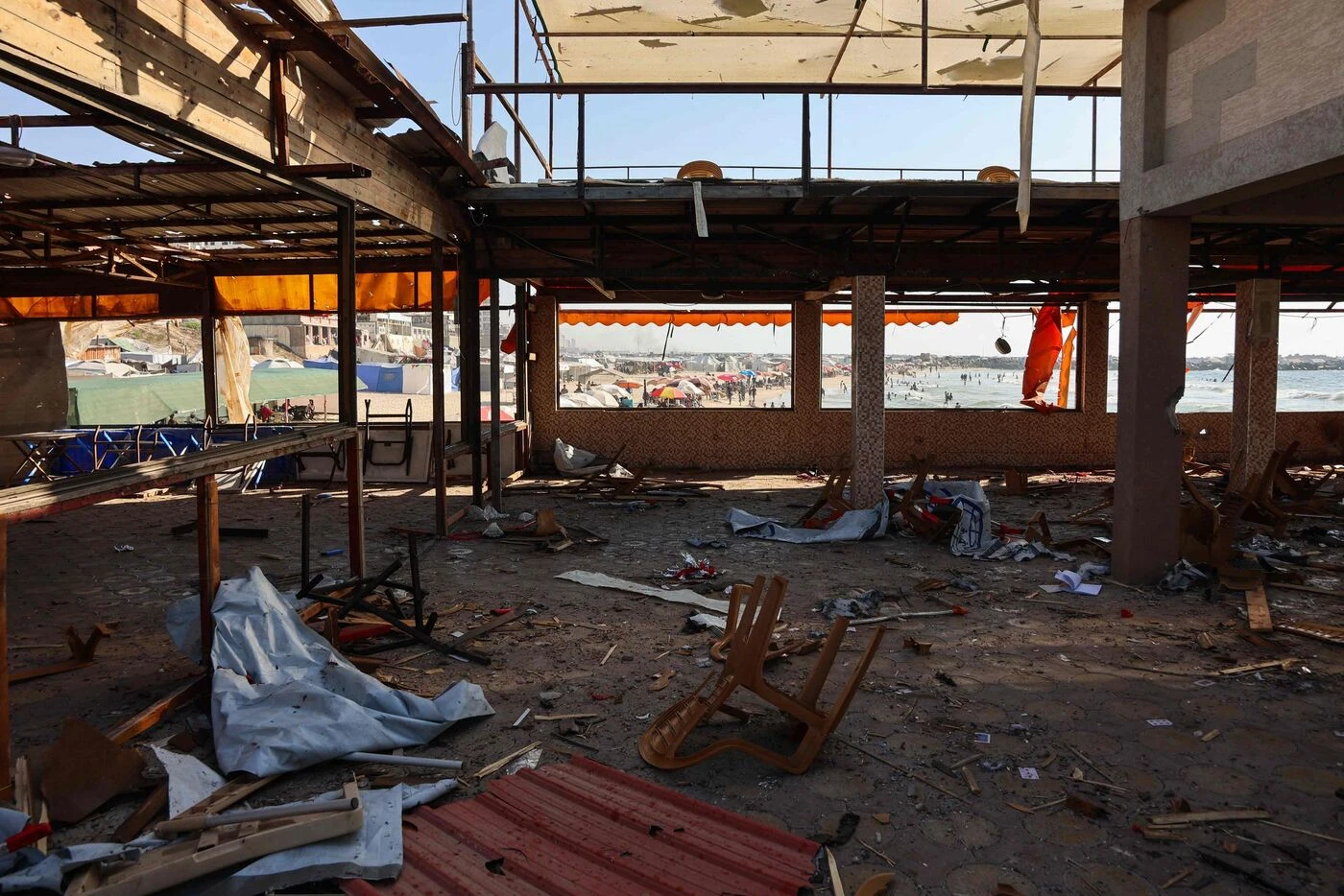 « La mer continue de rejeter des morceaux de corps » : qui sont les victimes tuées au café al-Baqa à Gaza ?