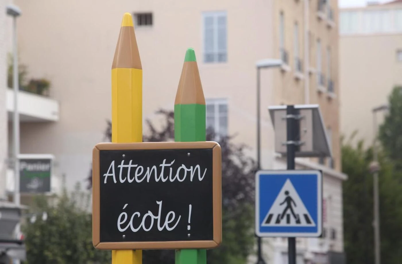 Une petite fille de 5 ans meurt percutée par une voiture sur le chemin de l’école dans l’Aube