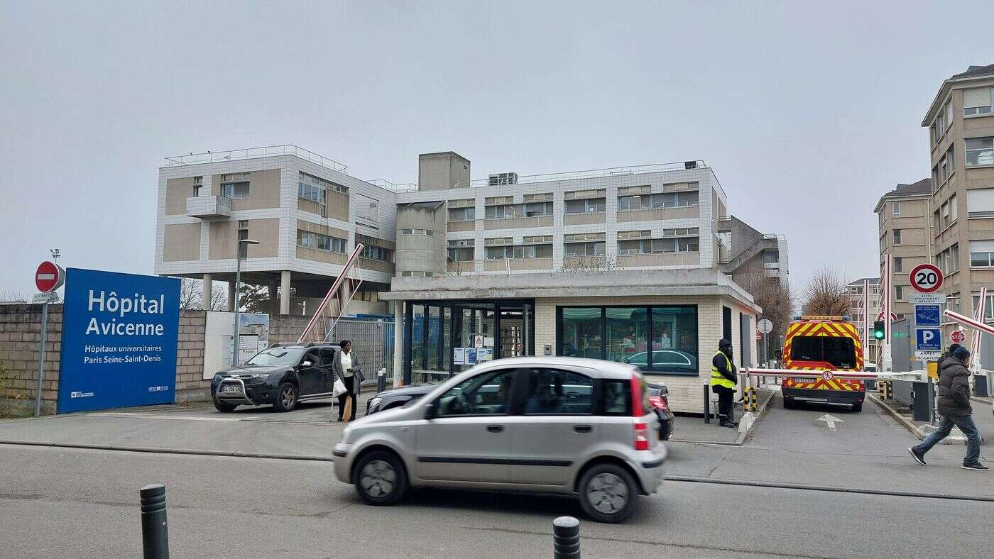 Aux urgences d’Avicenne à Bobigny, le patient frappe deux infirmières puis met le feu à son brancard