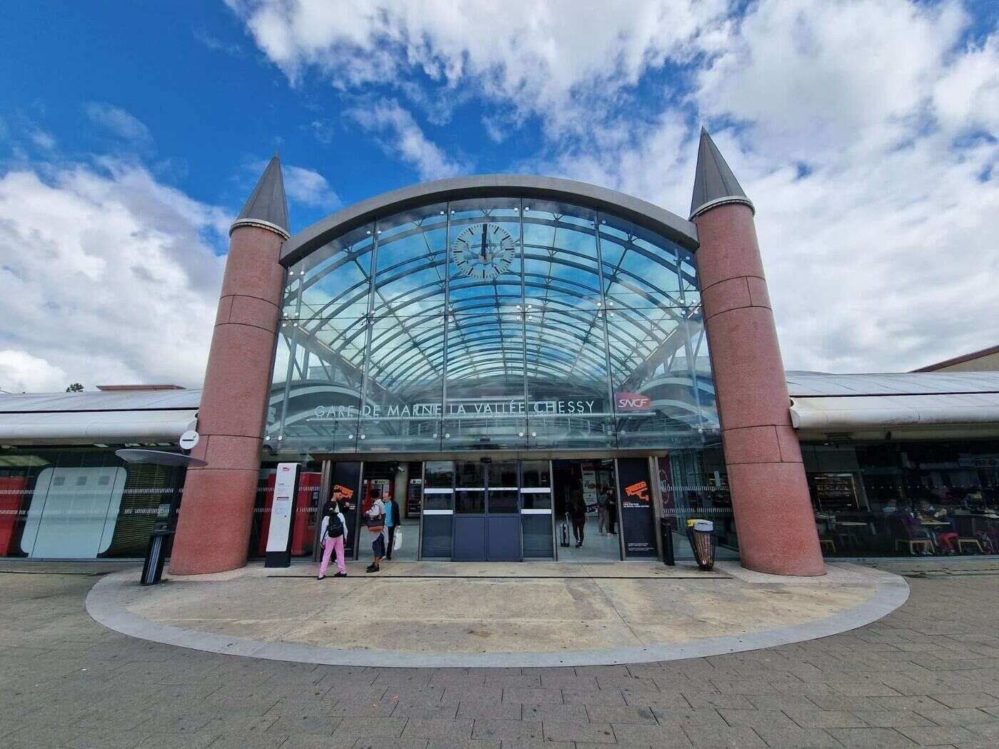 Chessy : interdiction de paraître en gare de Marne-la-Vallée pour le voyageur... aux trois couteaux