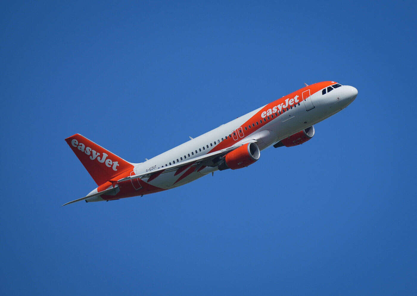 « J’ai commencé à paniquer » : un avion d’EasyJet obligé de se poser en urgence après le malaise du pilote