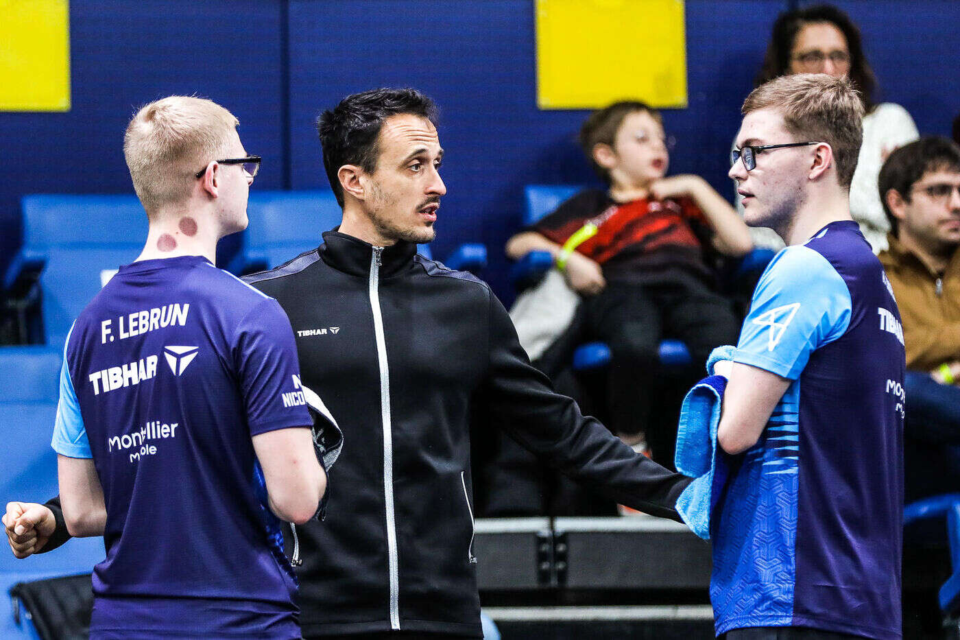 Championnats de France de Tennis de table : pourquoi Félix Lebrun a-t-il des taches dans le cou ?