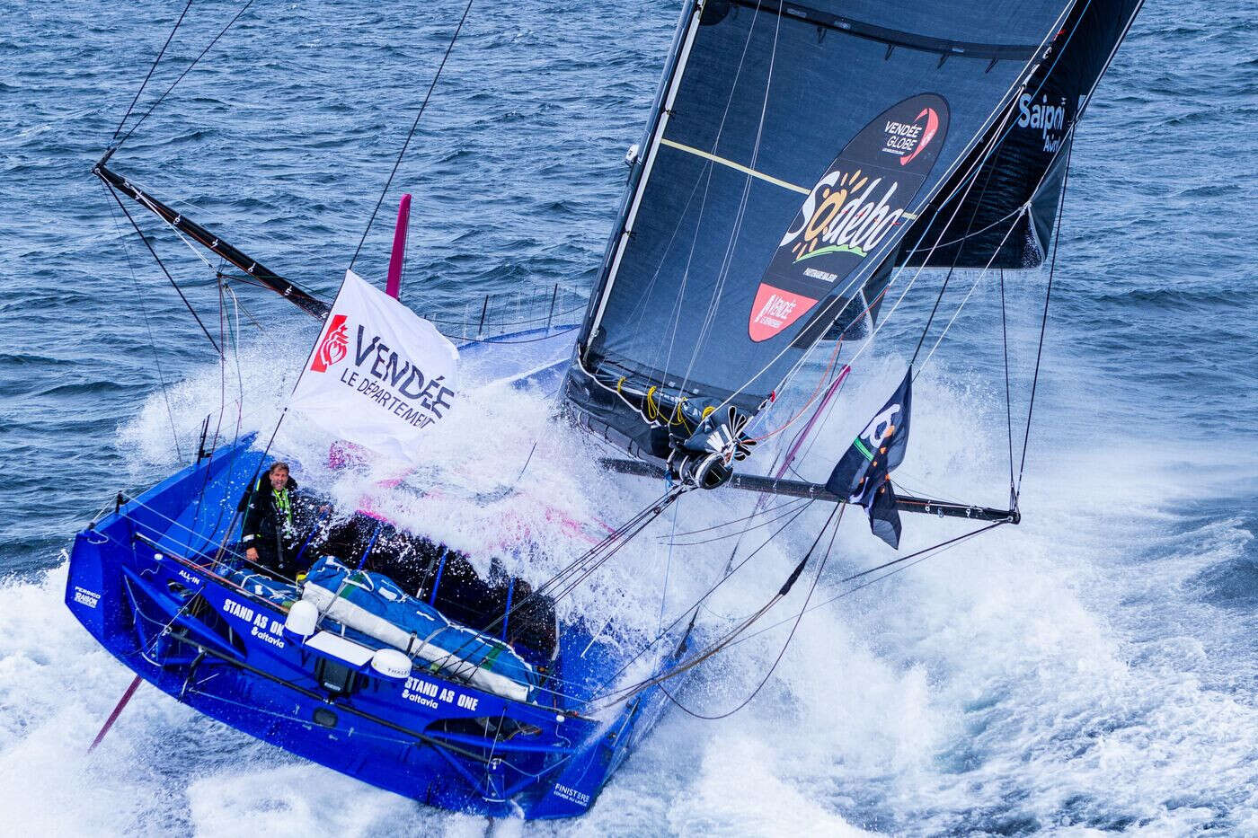 « Prendre la décision de s’arrêter a été horrible » : l’abandon déchirant d’Éric Bellion sur le Vendée Globe