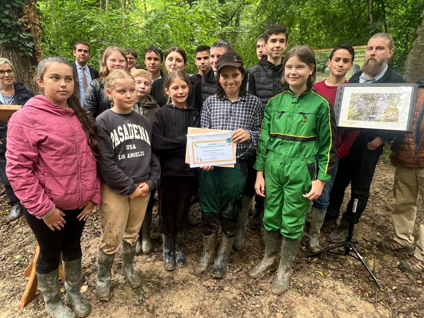 « Pythagore est partout » : Ervy-le-Châtel, le premier collège en France à avoir sa forêt pour faire classe !