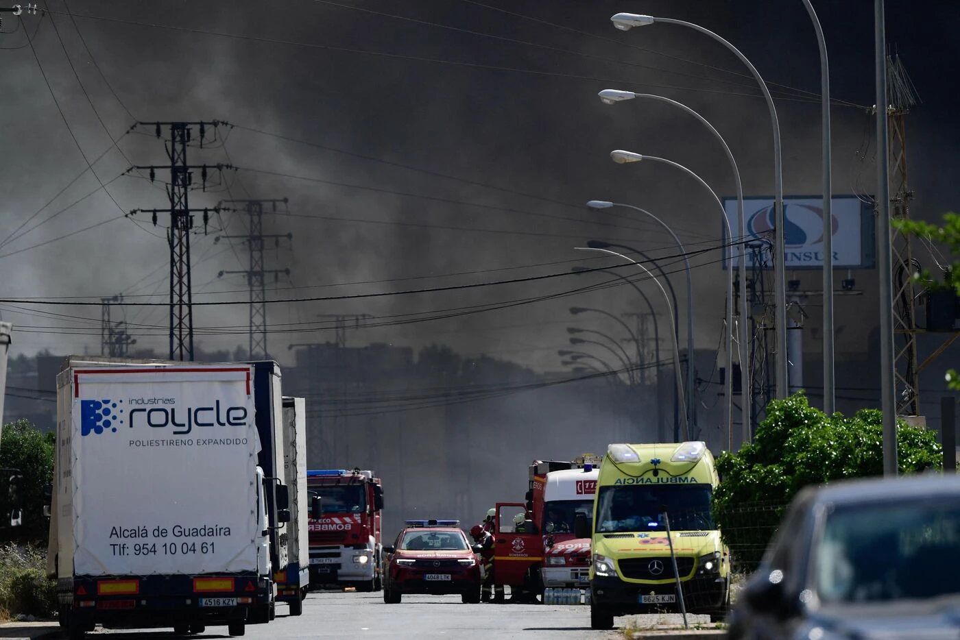 Un impressionnant incendie contraint 77 000 personnes à se confiner en Espagne