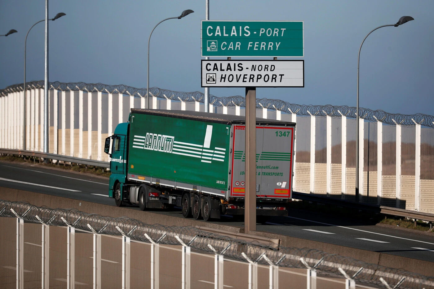 Pas-de-Calais : un migrant retrouvé mort dans une zone d’activités où partent les camions pour l’Angleterre