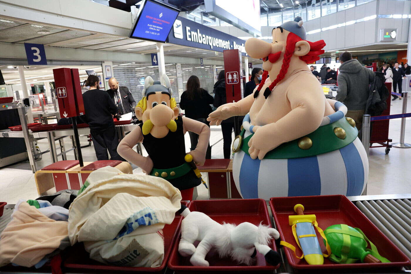 « Je leur ai fait coucou comme un gamin » : mais que faisaient Astérix et Obélix à l’aéroport d’Orly ?