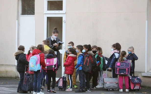Covid-19 : dès demain, le masque ne sera plus obligatoire dans les cours d’école