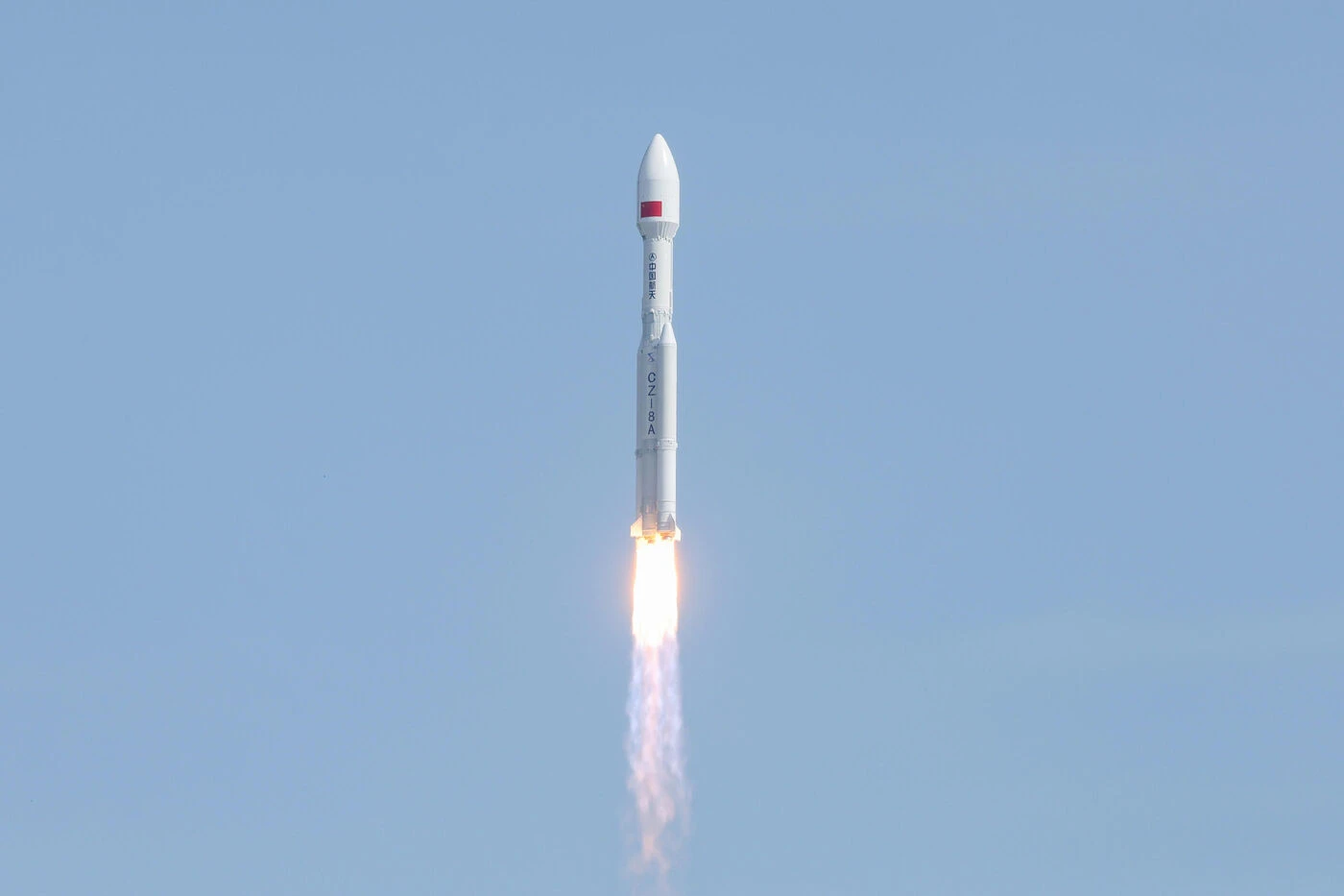 Une « intrigante » traînée de lumière dans le ciel français, la fusée chinoise Chang-Zheng 8A déclarée responsable