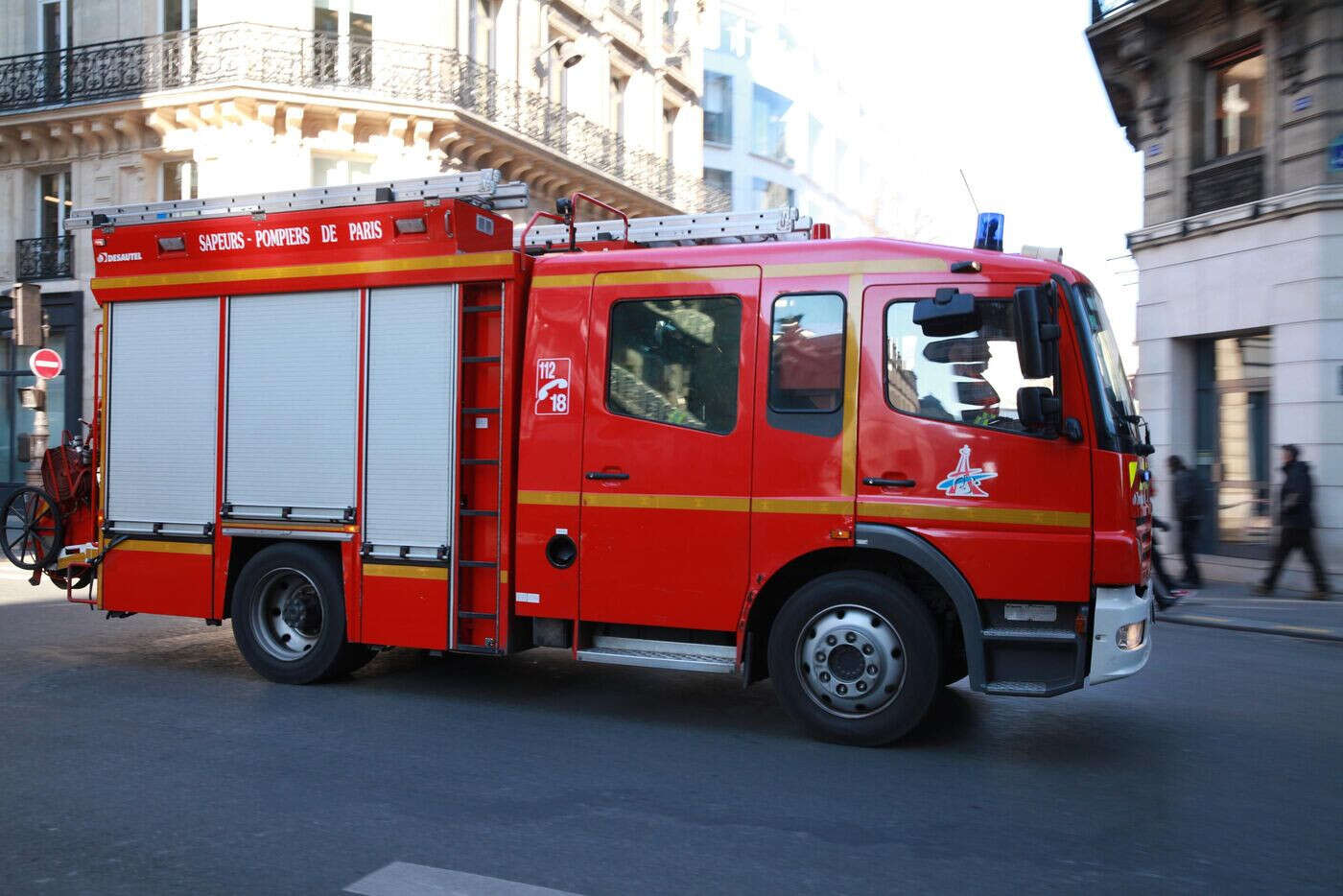 Paris : une automobiliste tente un dépassement et se tue en percutant un bus de plein fouet