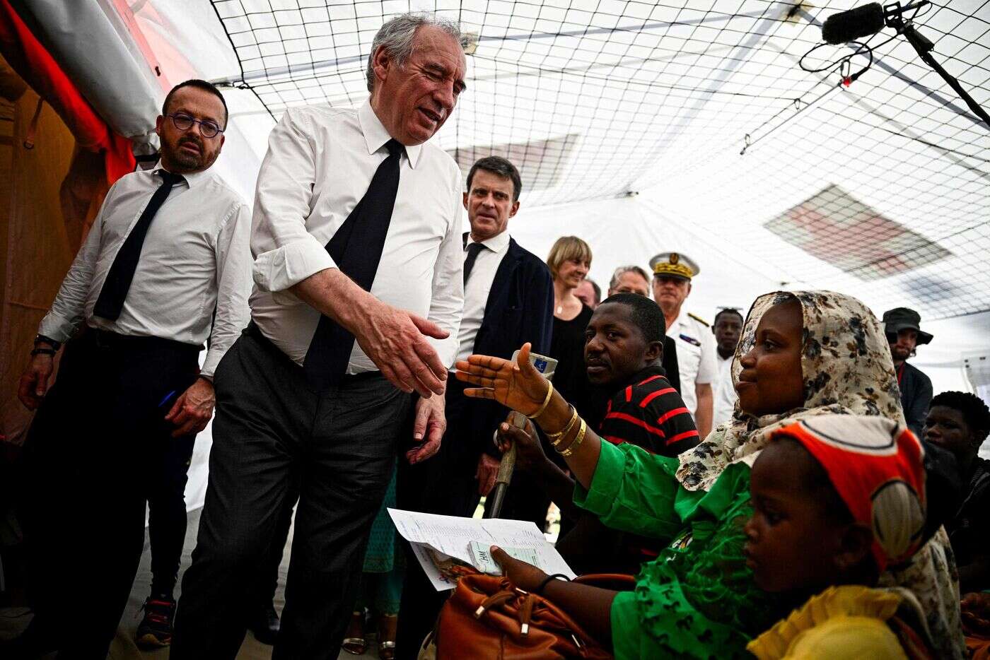 Eau et électricité, bidonvilles, loi d’urgence… Ce qu’il faut retenir du plan « Mayotte debout », détaillé par François Bayrou