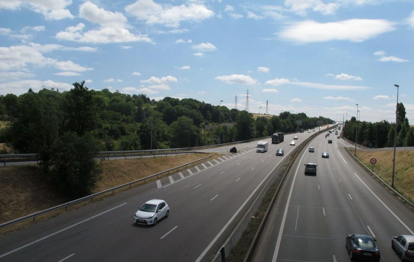 «Je suis dans la merde, c’est la voiture du taf»: après un accident sur l’A13, il abandonne sa victime sur place