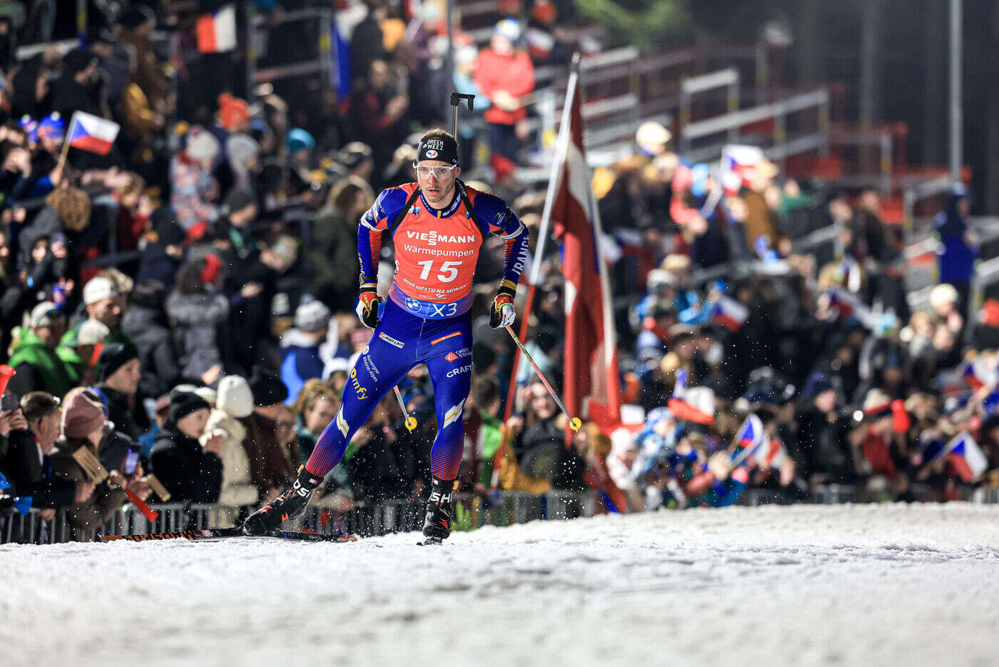 Biathlon : les images de la belle victoire d’Émilien Jacquelin lors du sprint de Nove Mosto