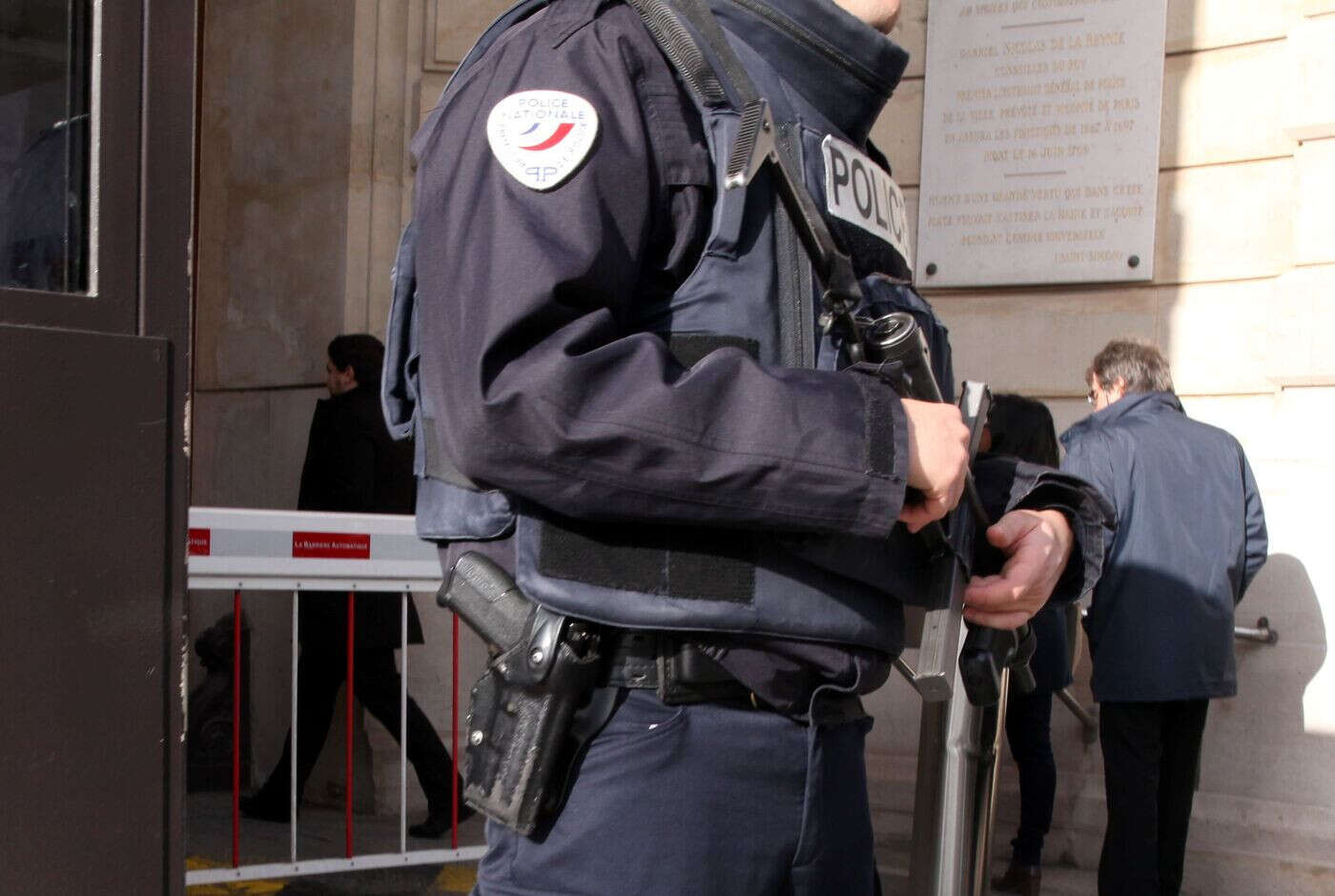 Attaque devant la préfecture de police à Paris : le suspect mis en examen et écroué