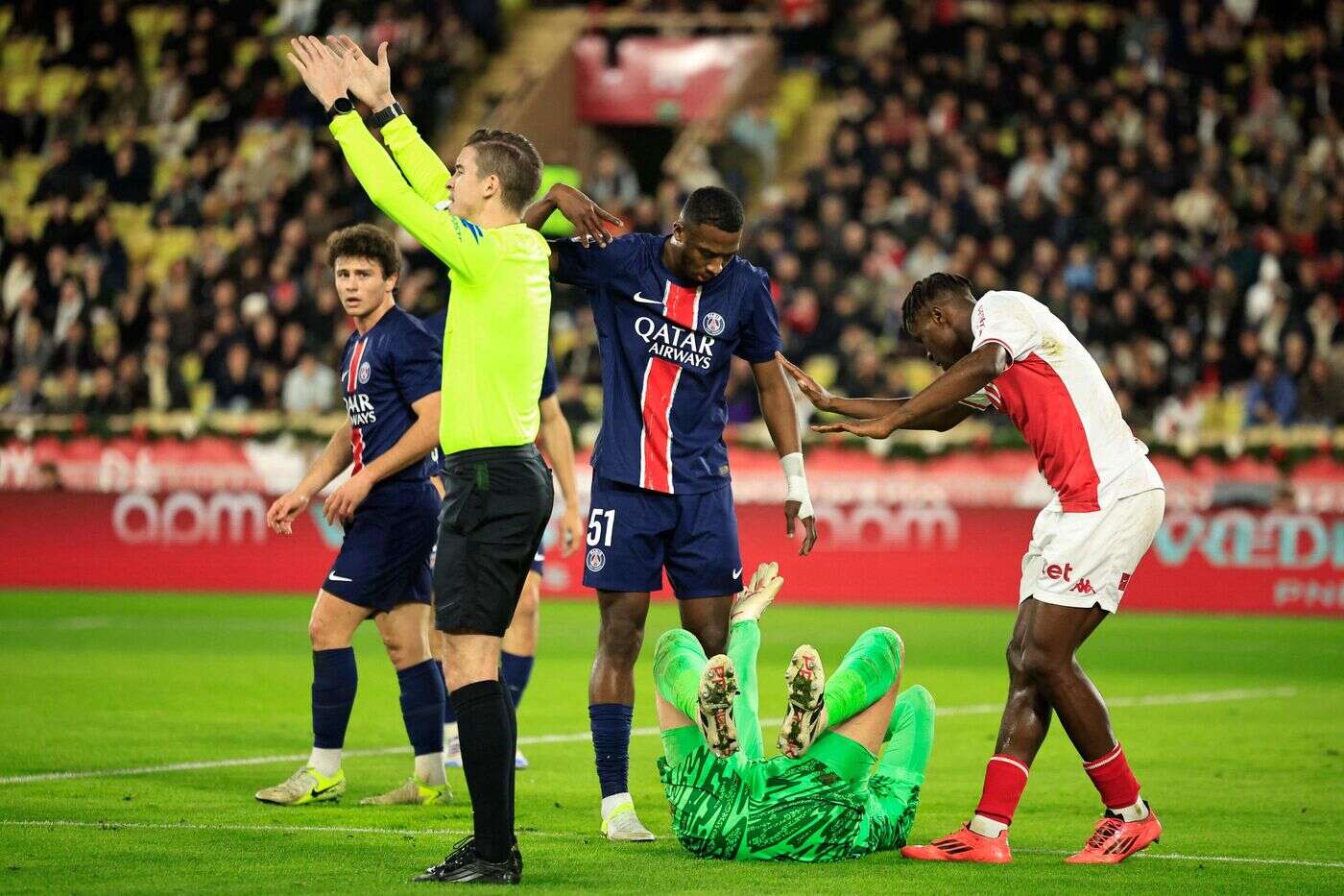 Monaco - PSG : après la semelle de Singo dans le visage de Donnarumma, la FFF déjuge finalement les arbitres