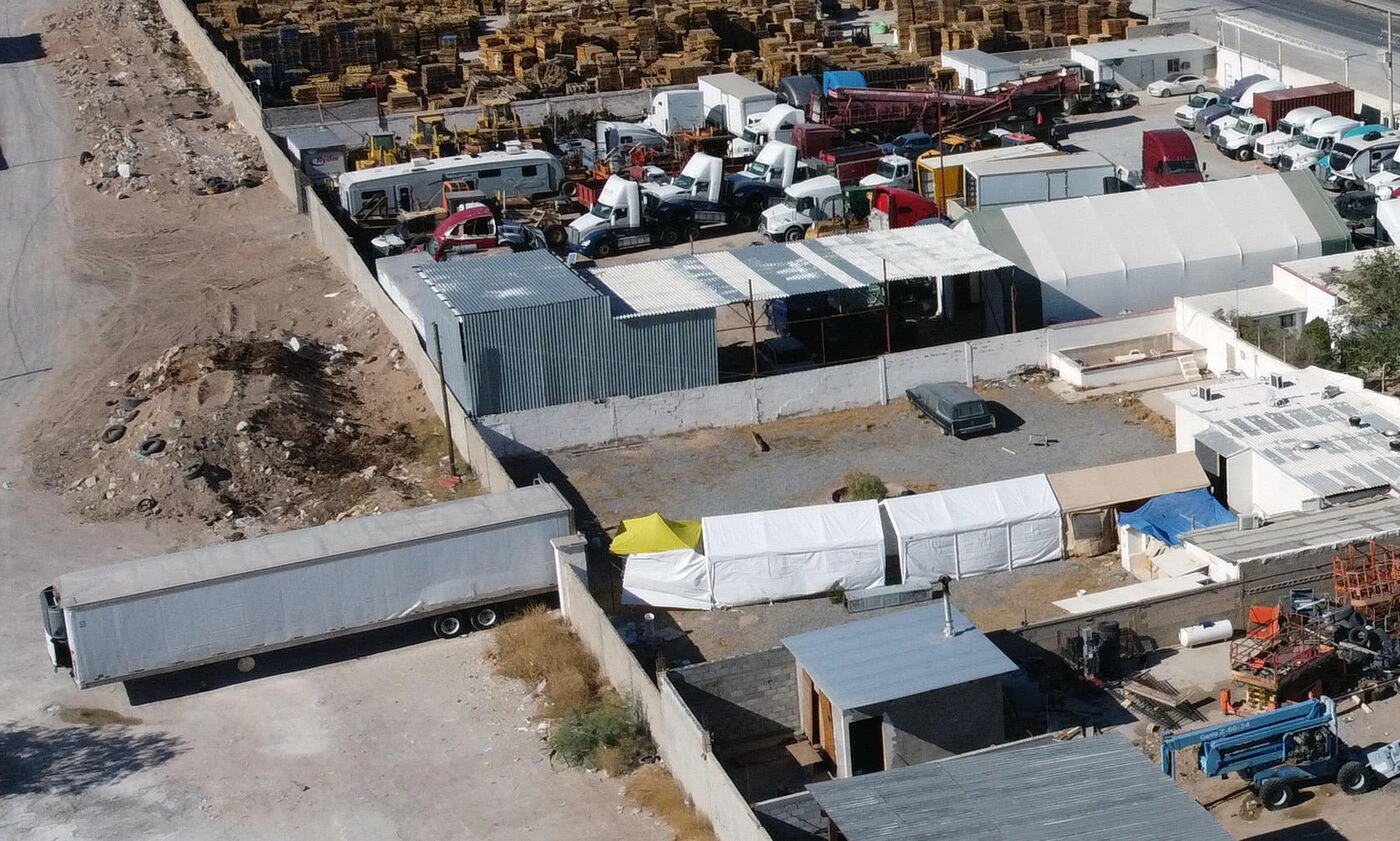 « Les uns sur les autres » : Près de 400 cadavres abandonnés découverts au sol dans un crématorium au Mexique