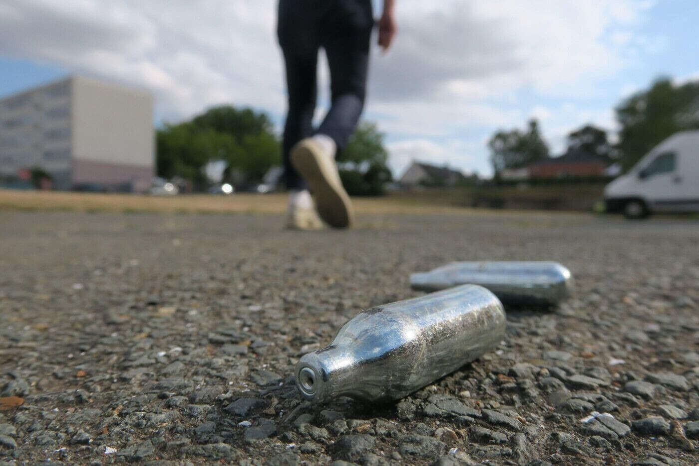 Paris : un arrêté interdit la détention et la consommation de protoxyde d’azote aux mineurs