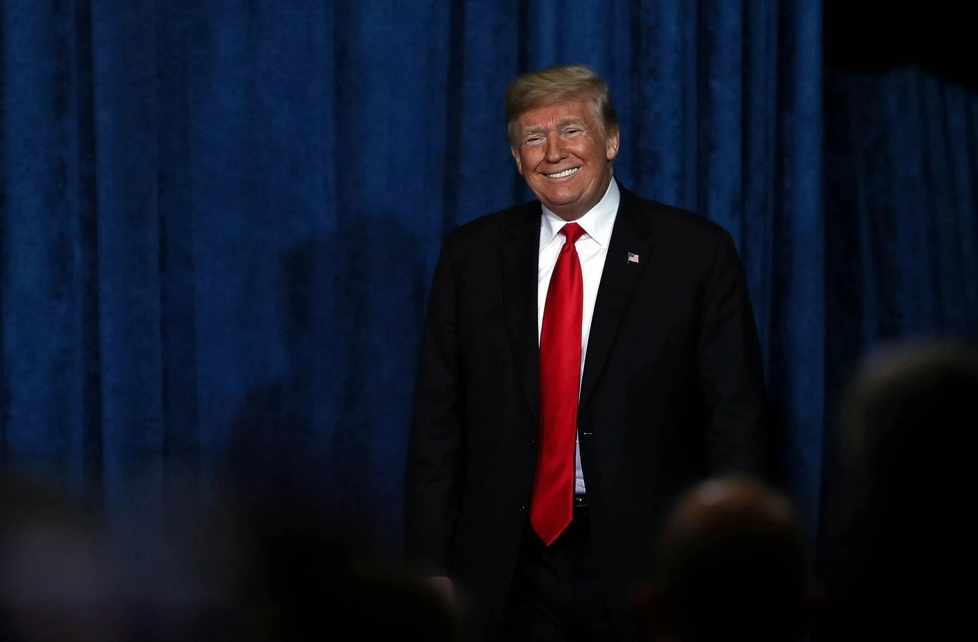 Mondial des clubs : Donald Trump repéré en train de mettre une médaille dans sa poche