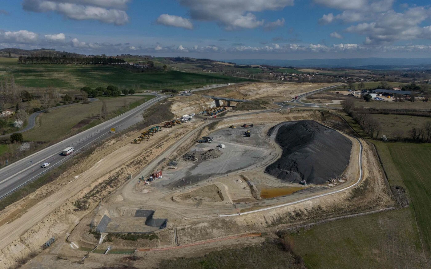A69 : le Sénat adopte un texte, dont la conformité est questionnée, pour tenter d’obtenir la reprise du chantier
