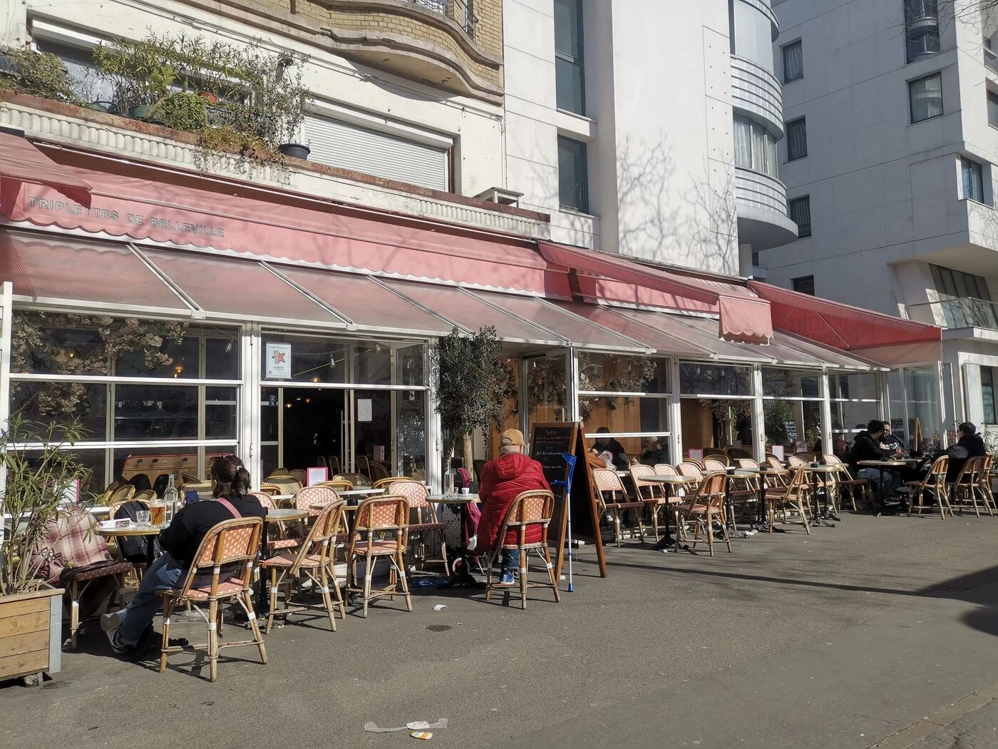 À Paris, un restaurateur condamné à verser 11 000 euros à l’un de ses cuisiniers sans papiers