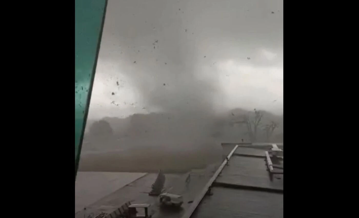 « De nombreux dégâts » : une tornade frappe l’aéroport de Tours et ses environs