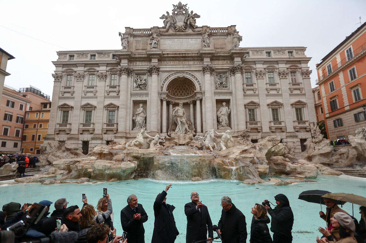 Rome : la fontaine de Trevi rouvre, mais avec un nombre limité de touristes