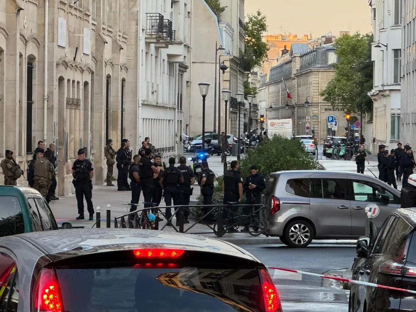 Paris : une attaque à l’arme blanche fait un blessé dans le VIIe arrondissement, l’auteur en fuite