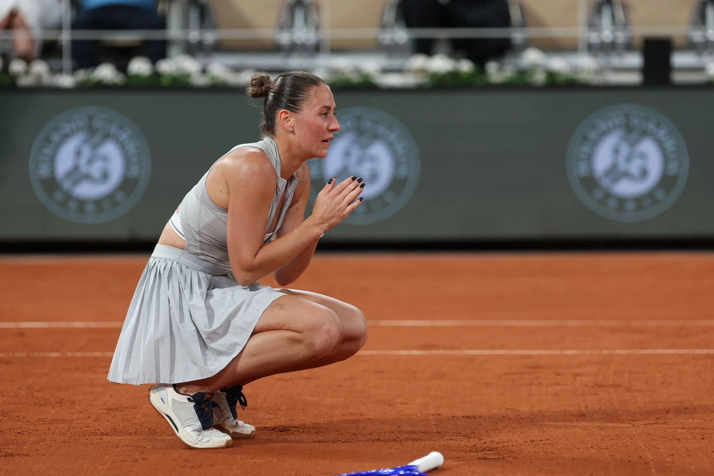 « Tant de personnes sont décédées » : l’émotion et les larmes de l’Ukrainienne Marta Kostyuk, qualifiée pour les demi-finales de Roland-Garros