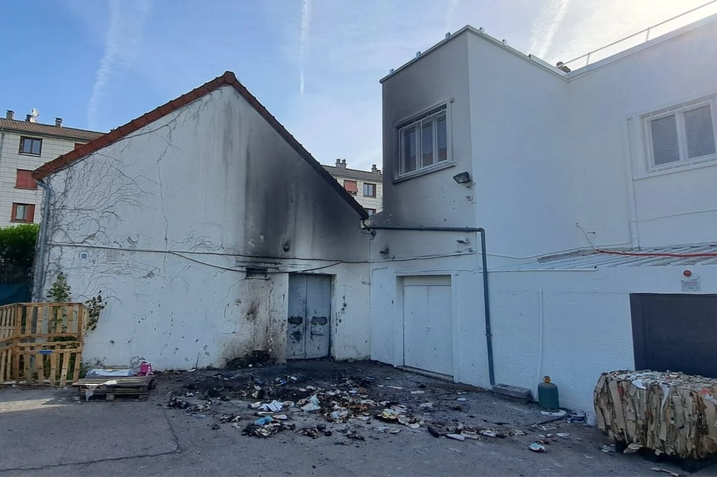 Meaux : le feu de poubelles a failli se propager à l’Intermarché du centre-ville