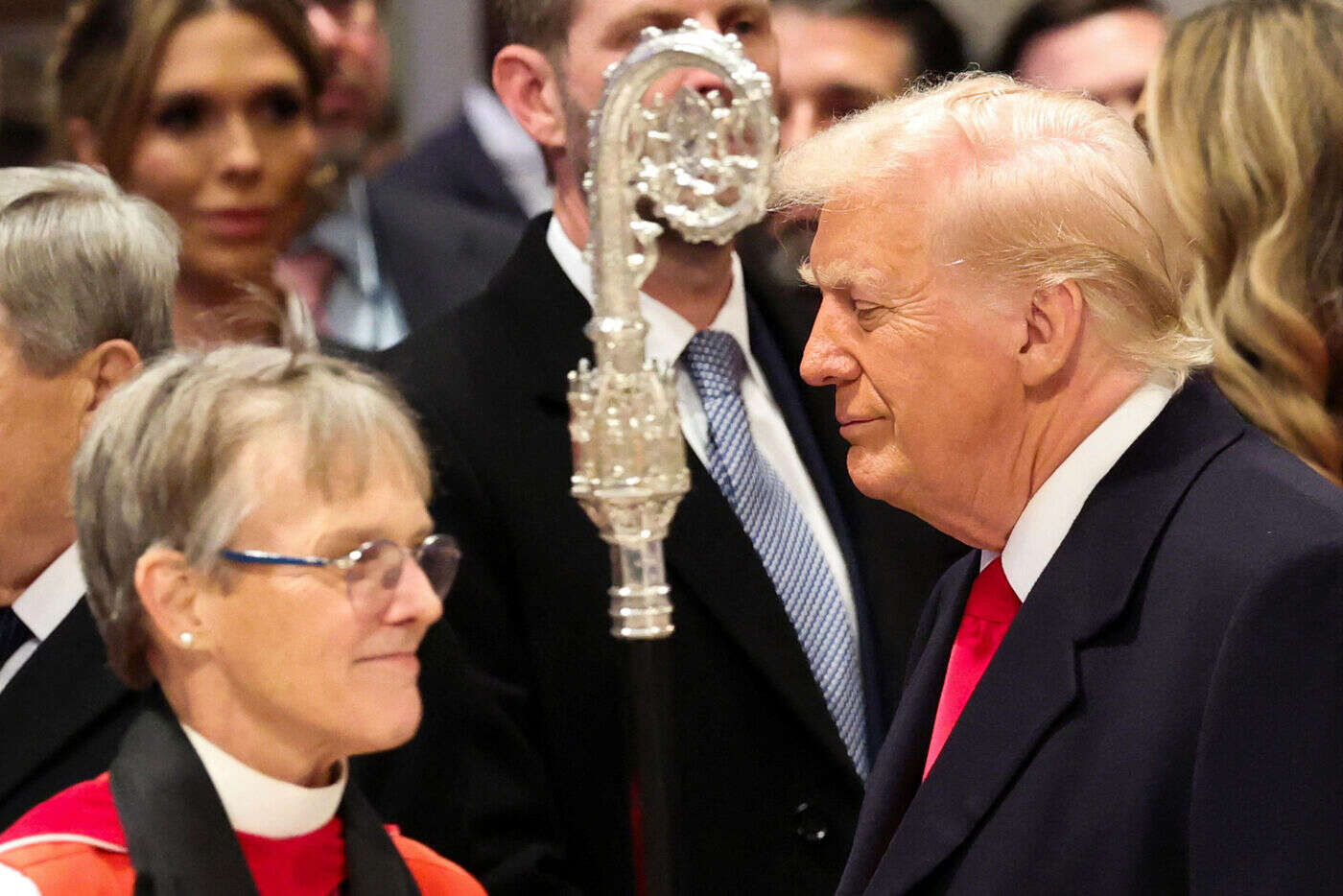 « Elle avait un ton méchant » : Trump réclame des excuses après le sermon engagé d’une évêque à Washington