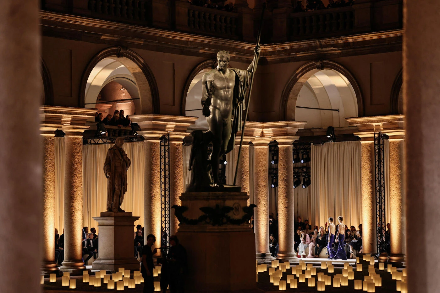 Fashion Week : l’ultime collection de de Giorgio Armani, décédé il y a peu, présentée à Milan