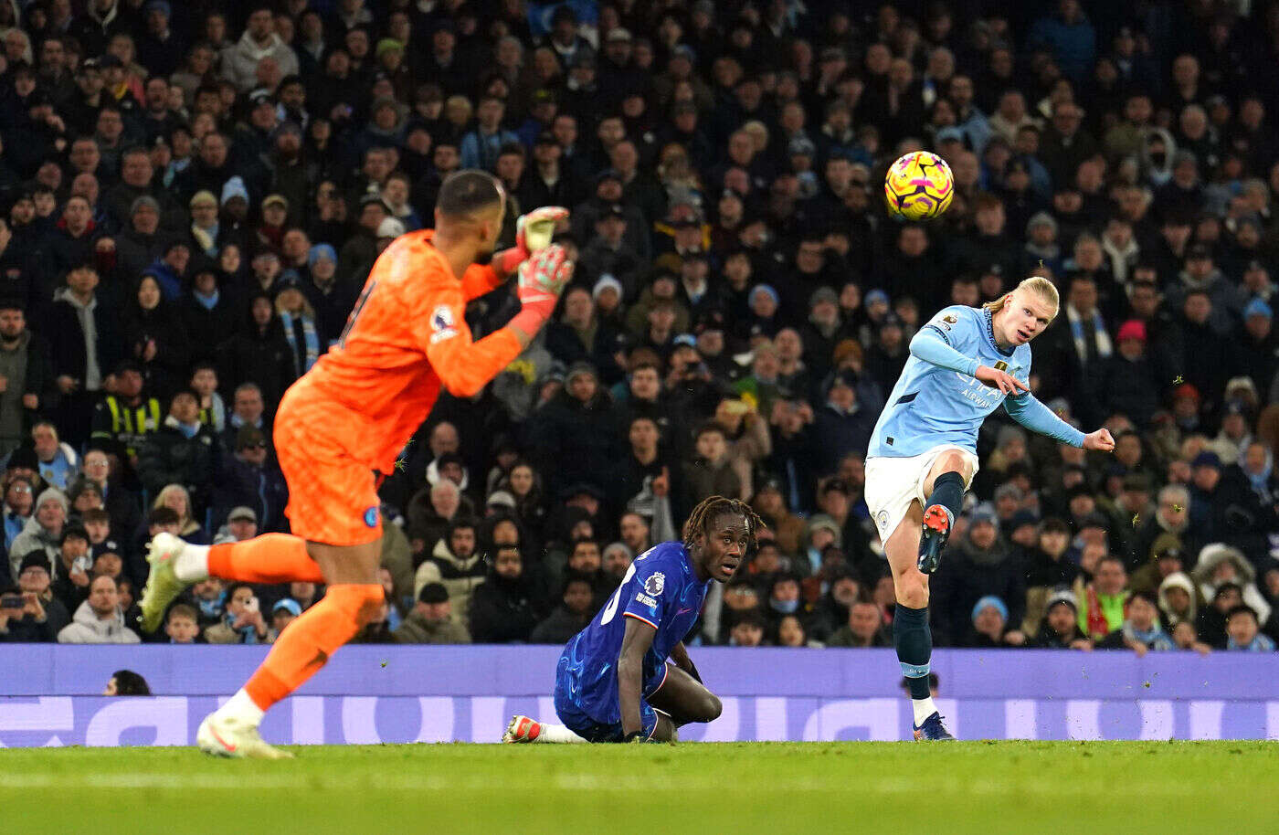 Manchester City - Chelsea (3-1) : crochet, lob lointain... les images du joli but décisif d’Erling Haaland