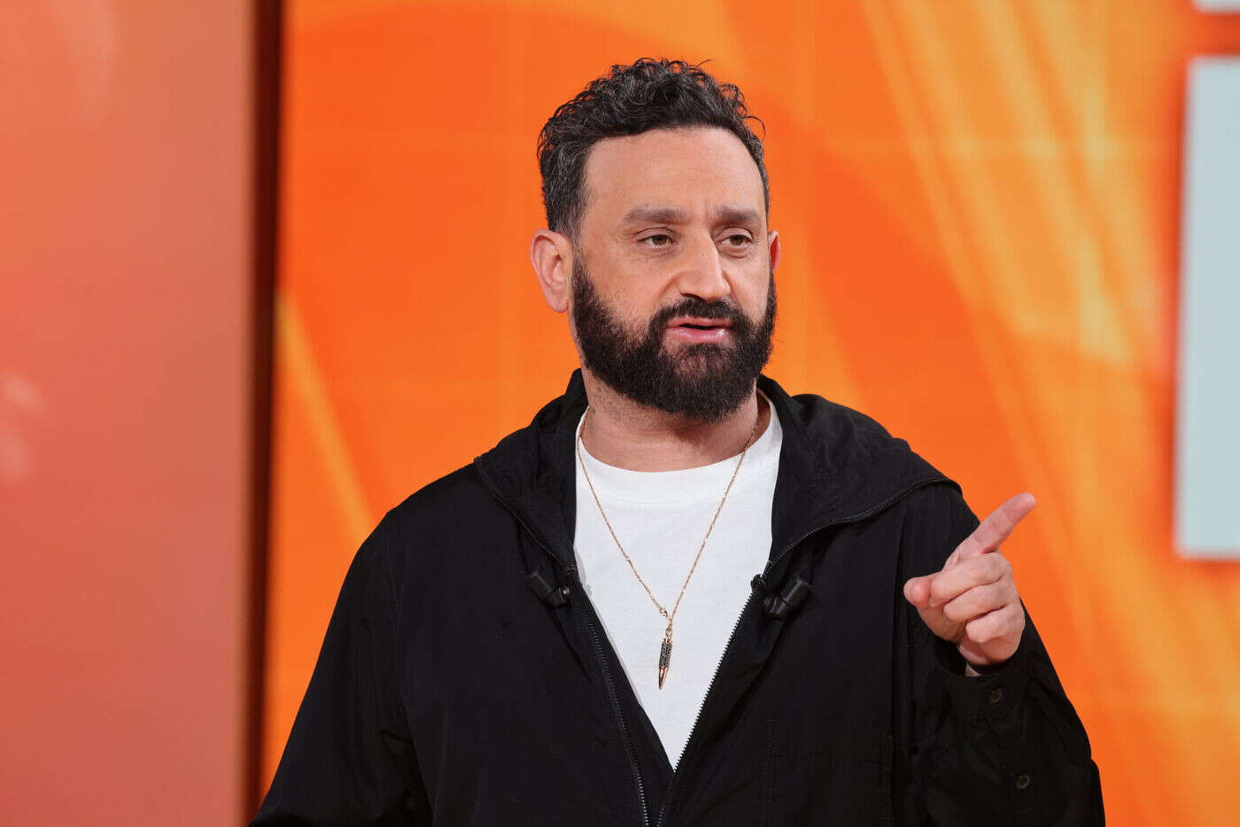 Accusations d’antisémitisme : Cyril Hanouna veut poursuivre LFI en justice pour une affiche le visant