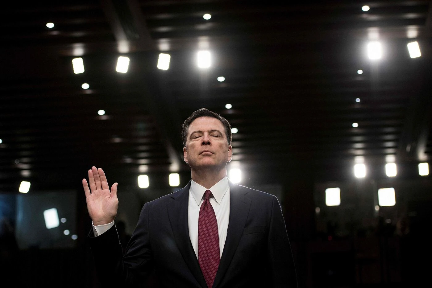 « Je suis innocent », inculpé sous la pression de Donald Trump, l’ex-directeur du FBI Comey plaide non coupable