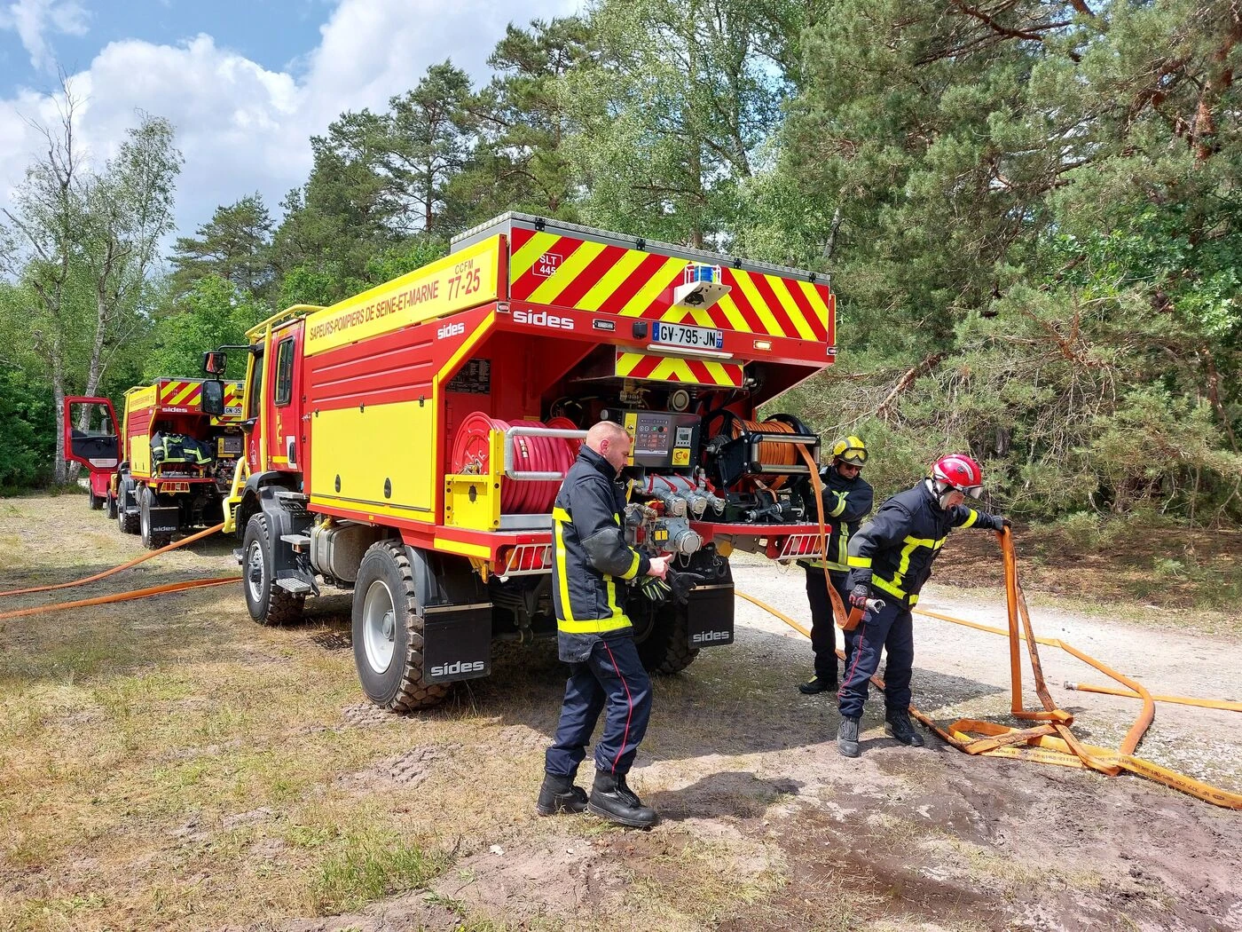 Hérault : gros incendie à proximité à Fabrègues, l’autoroute A9 fermée, 200 pompiers mobilisés
