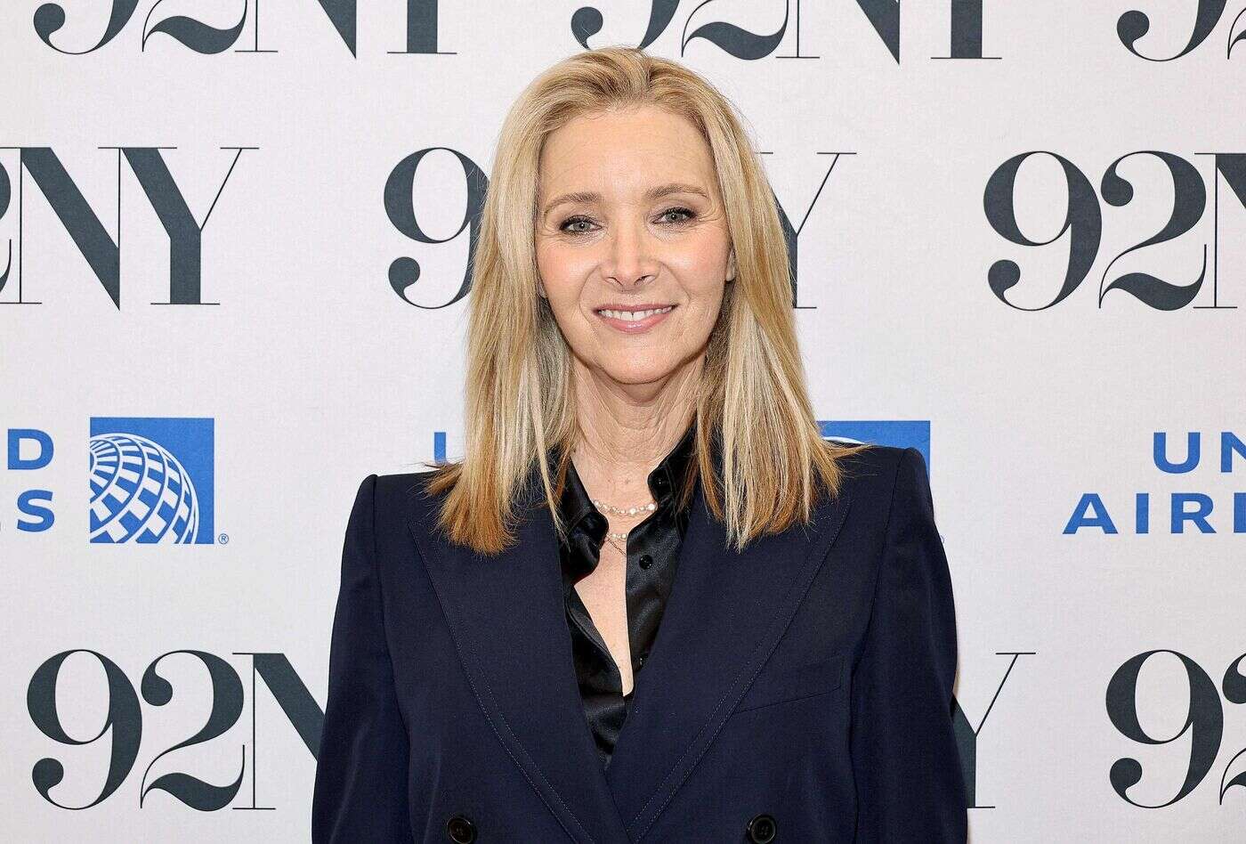 « Pas une surprise, mais un choc » : Lisa Kudrow, Phoebe dans « Friends », revient sur la mort de Matthew Perry